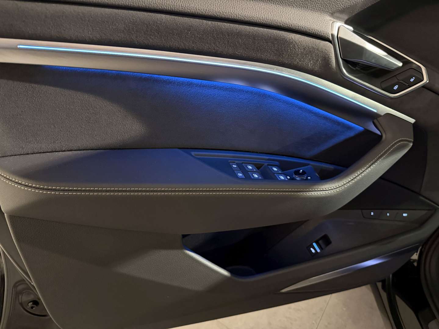 Audi SQ8 E-tron Black 503PK - 2022 - Joinsteer - #11