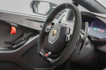 Lamborghini Huracán STO — photo 35