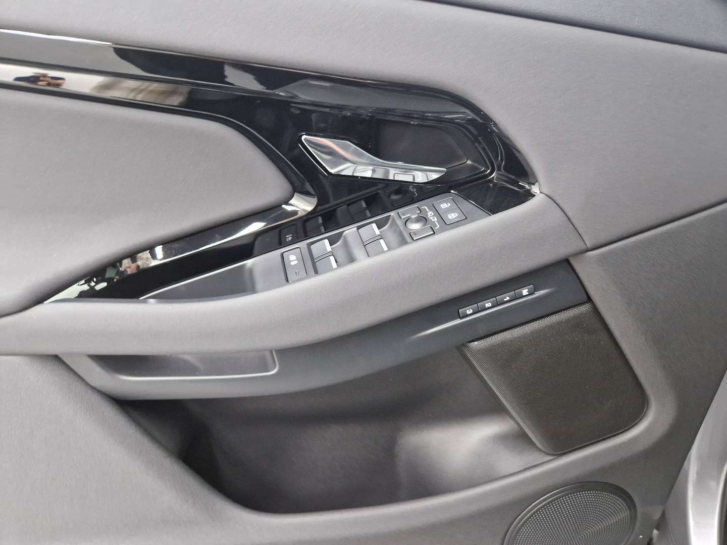 Land Rover Range Rover Evoque D200 Dynamic SE Pano Black - 2025 - Joinsteer - #32