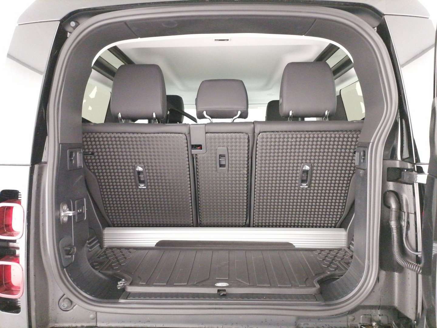 Land Rover Defender 90 X-dynamic Se Awd 3.0d I6 Mhev 200cv Auto - 2025 - Joinsteer - #11