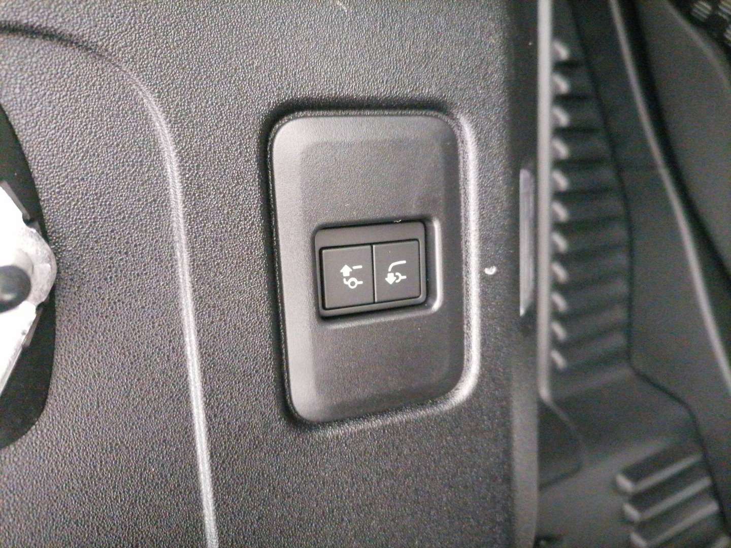 Land Rover Defender 90 X-dynamic Se Awd 3.0d I6 Mhev 200cv Auto - 2025 - Joinsteer - #12