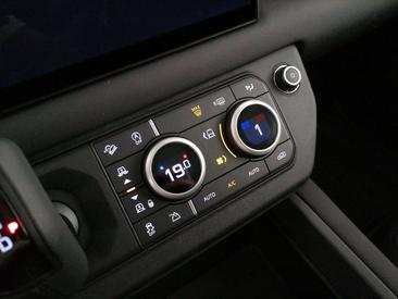 Land Rover Defender 90 X-dynamic Se Awd 3.0d I6 Mhev 200cv Auto — photo 17