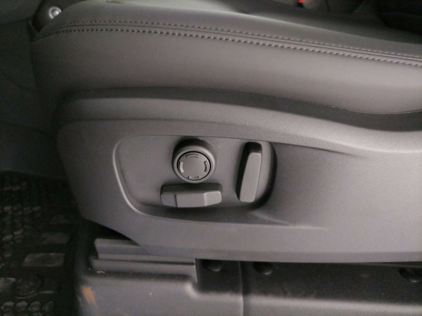 Land Rover Defender 90 X-dynamic Se Awd 3.0d I6 Mhev 200cv Auto - 2025 - Joinsteer - #31