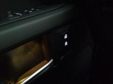 Land Rover Defender 90 X-dynamic Se Awd 3.0d I6 Mhev 200cv Auto — photo 37