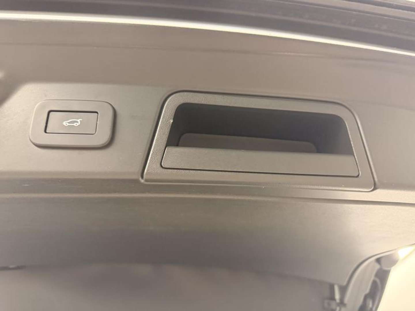 Land Rover Range Rover Velar P400e S AWD Auto 24MY - 2023 - Joinsteer - #18