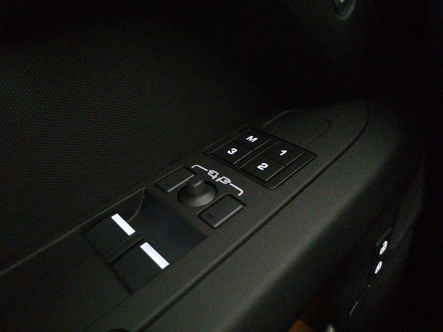 Land Rover Defender 90 X-dynamic Se Awd 3.0d I6 Mhev 200cv Auto - 2025 - Joinsteer - #38