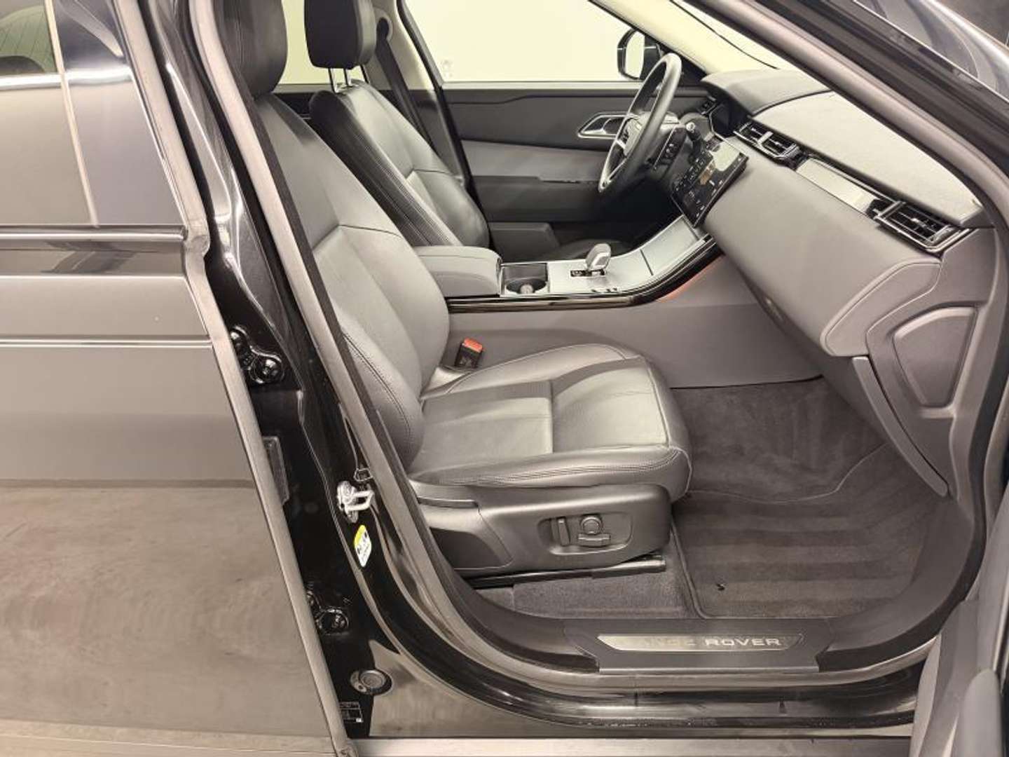 Land Rover Range Rover Velar 24MY P400e S AWD Auto - 2023 - Joinsteer - #15