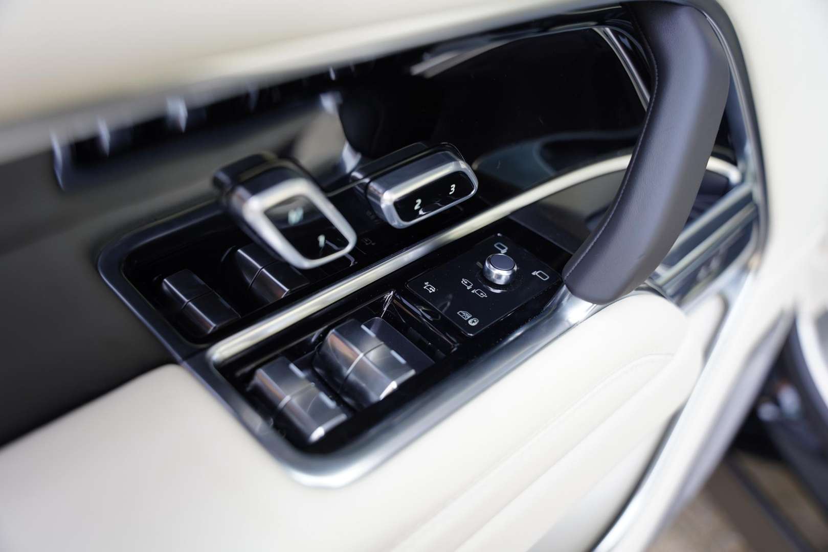 Land Rover Range Rover P550 E Autobiography - 2026 - Joinsteer - #27