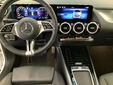 Mercedes GLA 200 Progressive — photo 12