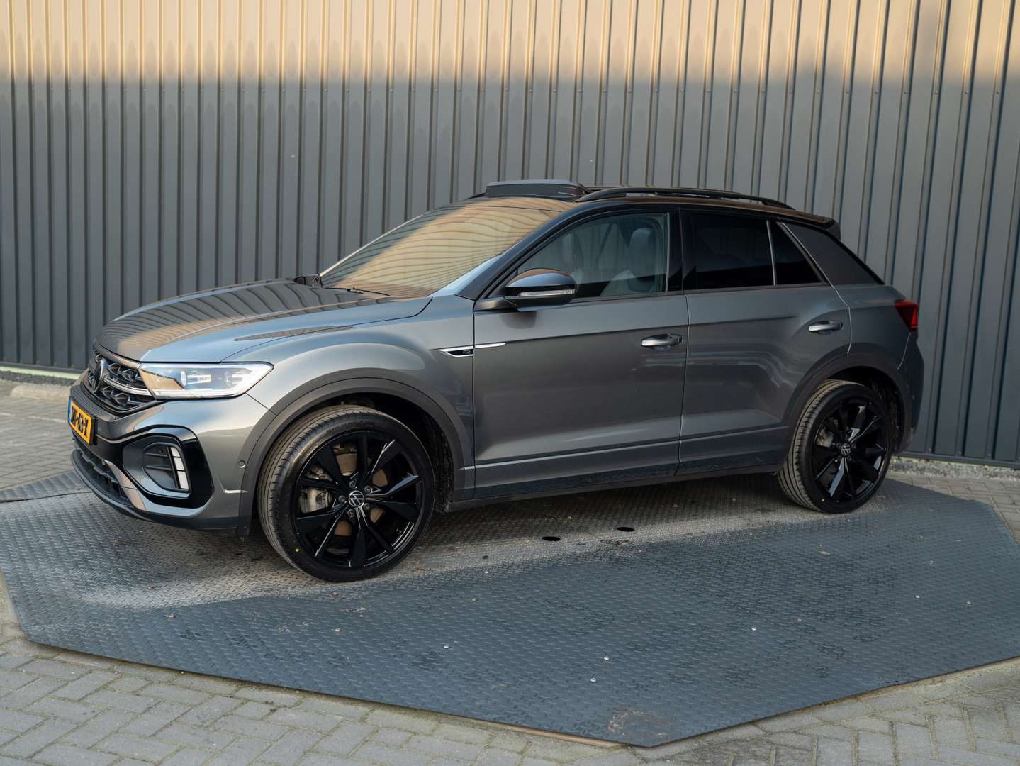 Volkswagen T-Roc R-Line - 2025 - Joinsteer - #1