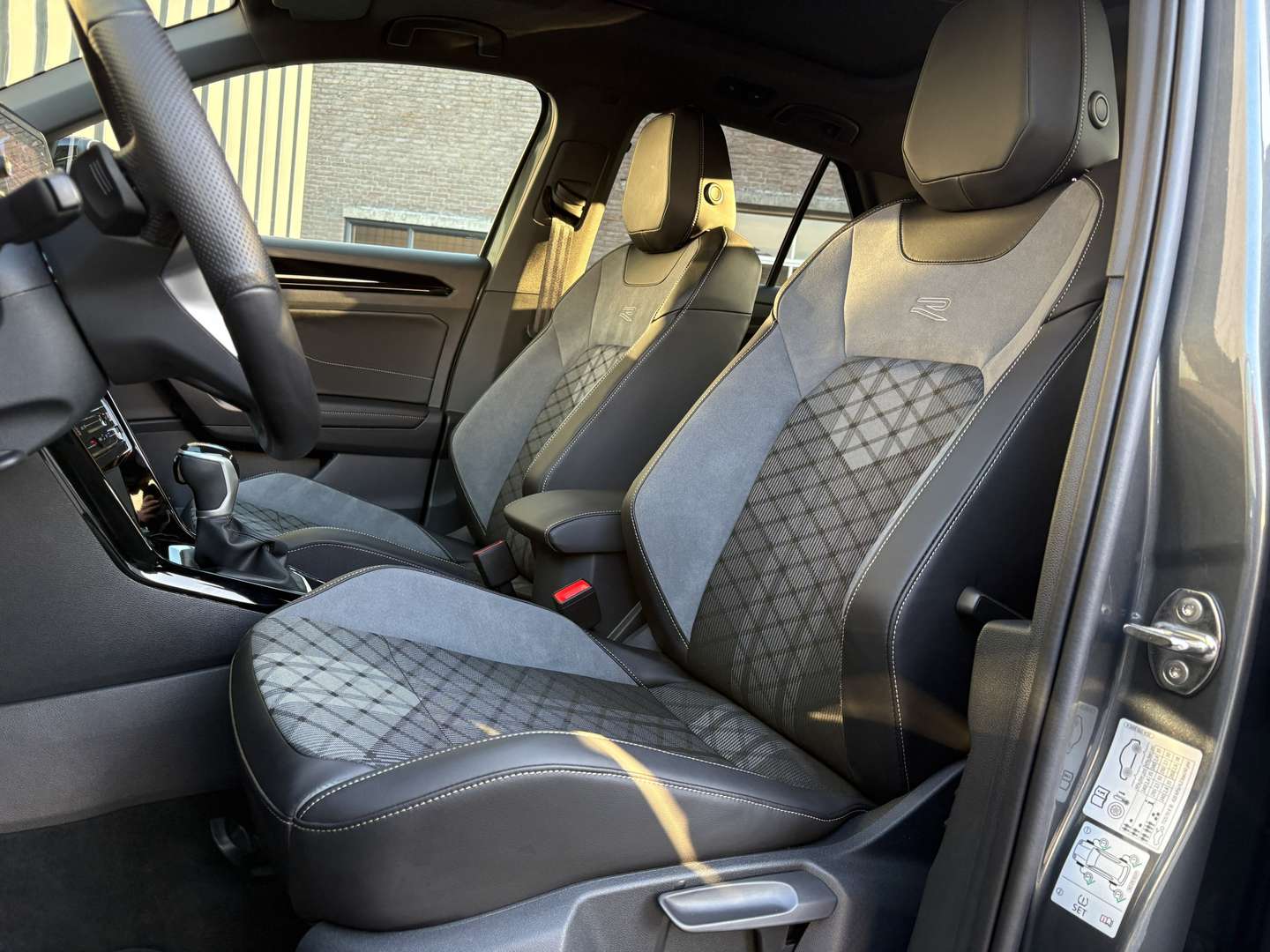 Volkswagen T-Roc R-Line - 2025 - Joinsteer - #5