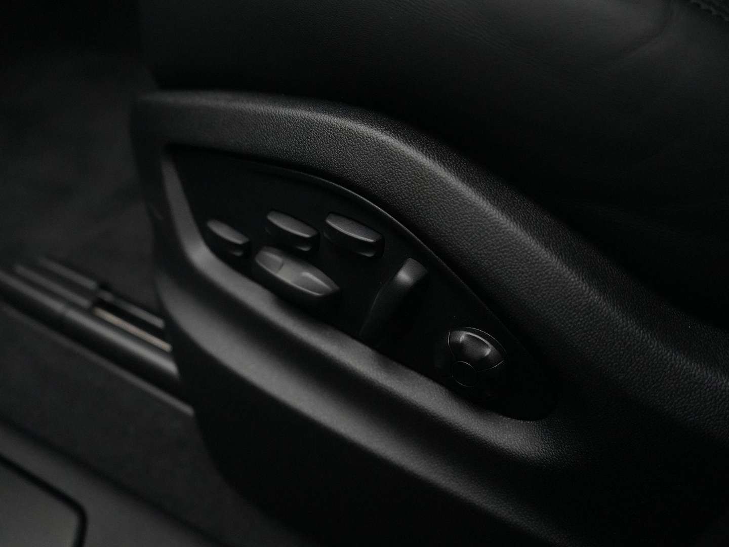 Porsche Cayenne III E-Hybrid Black Edition - 2026 - Joinsteer - #21