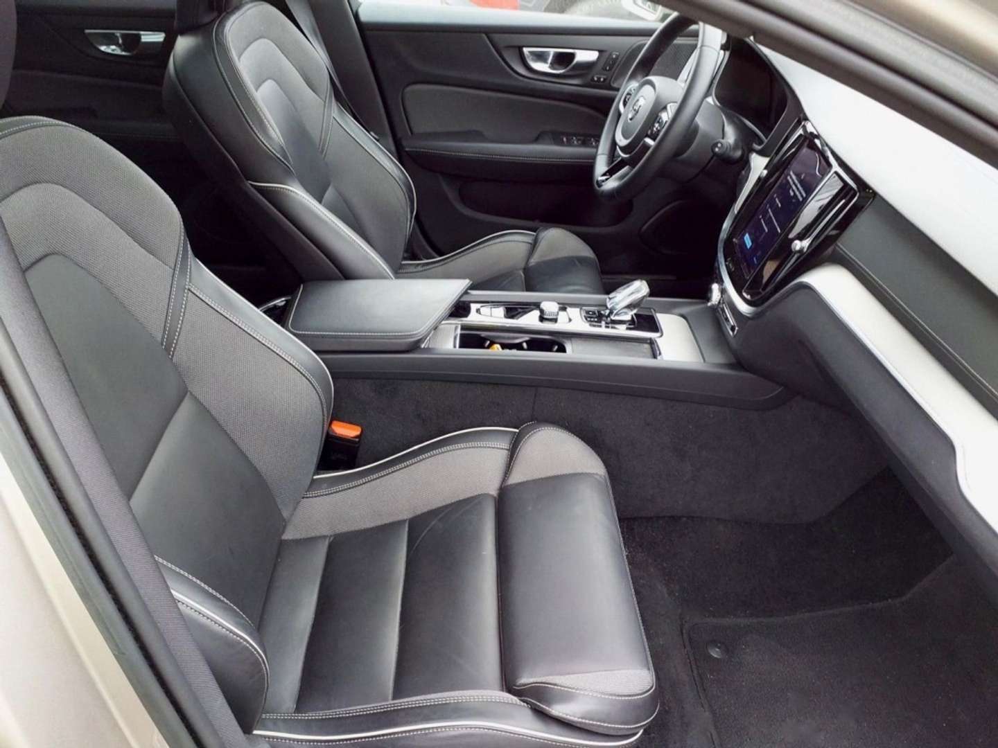 Volvo V60 Cross Country B4 Ultimate - 2022 - Joinsteer - #4