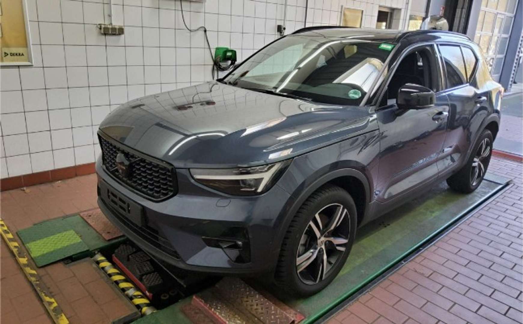 Volvo XC40 B4 Black Edition - 2025 - Joinsteer - #1