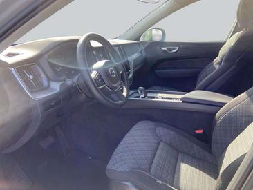 Volvo XC60 B4 Core — photo 9