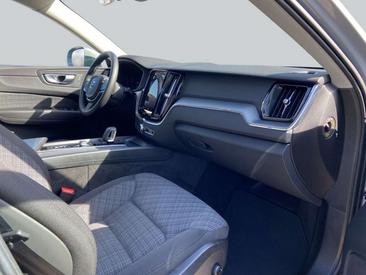 Volvo XC60 B4 Core — photo 12