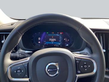 Volvo XC60 B4 Core — photo 13