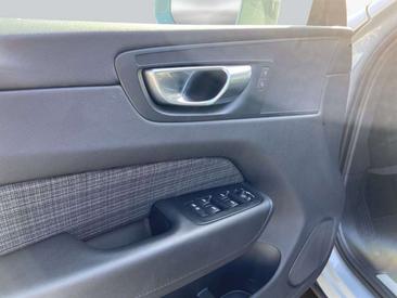 Volvo XC60 B4 Core — photo 15
