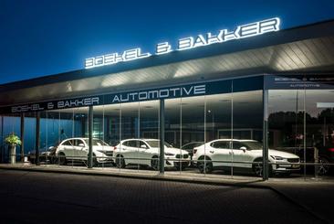 Land Rover Range Rover Evoque P300e AWD R-Dynamic SE 20inch Cold Climate — photo 8