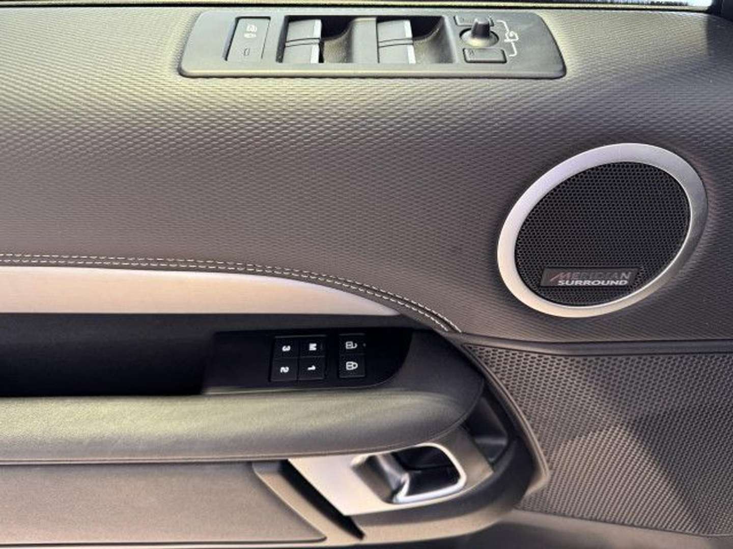 Land Rover Discovery D300 R-Dyn HSE - 2023 - Joinsteer - #11