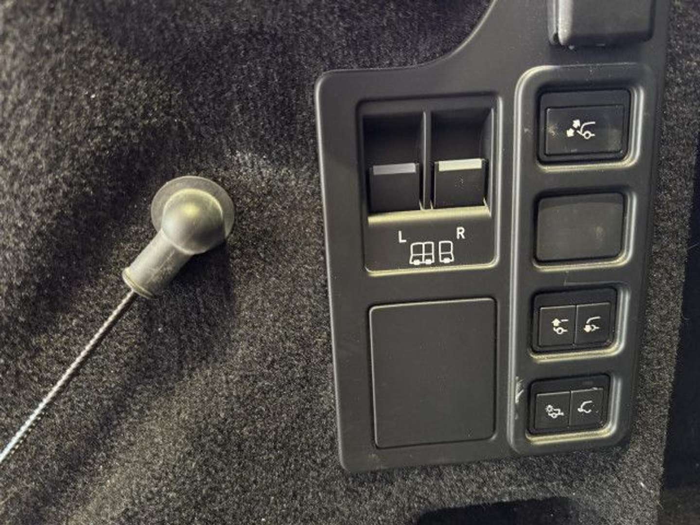 Land Rover Discovery D300 R-Dyn HSE - 2023 - Joinsteer - #17