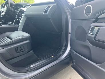 Land Rover Discovery Dynamic SE Aut. 3.0D I6 — photo 24