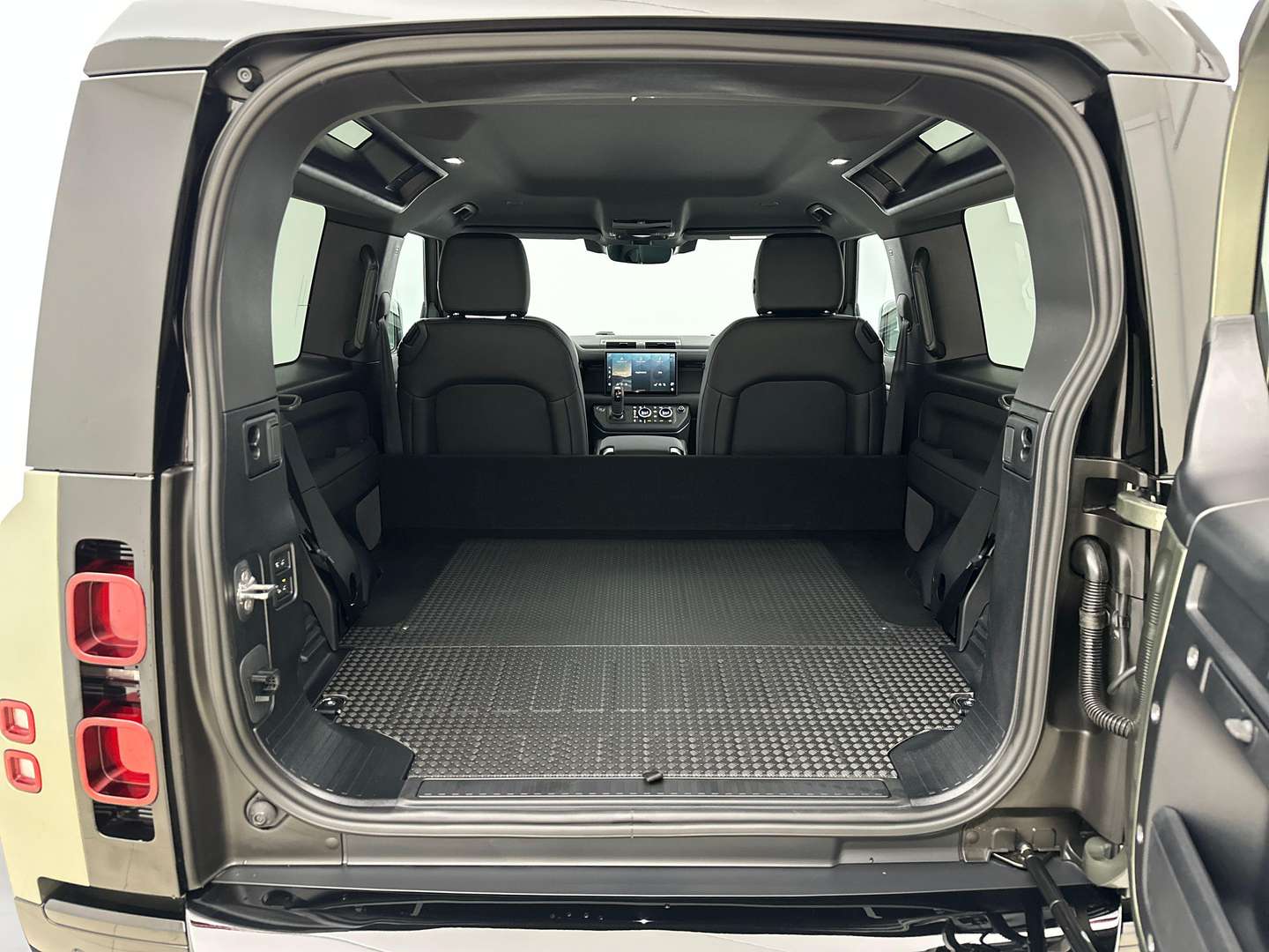 Land Rover Defender 90 D250 X-Dynamic SE AWD Auto - 2025 - Joinsteer - #10