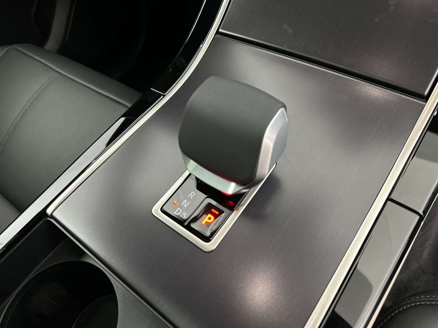 Land Rover Range Rover Velar P400e Dynamic SE AWD Auto 26MY - 2025 - Joinsteer - #12