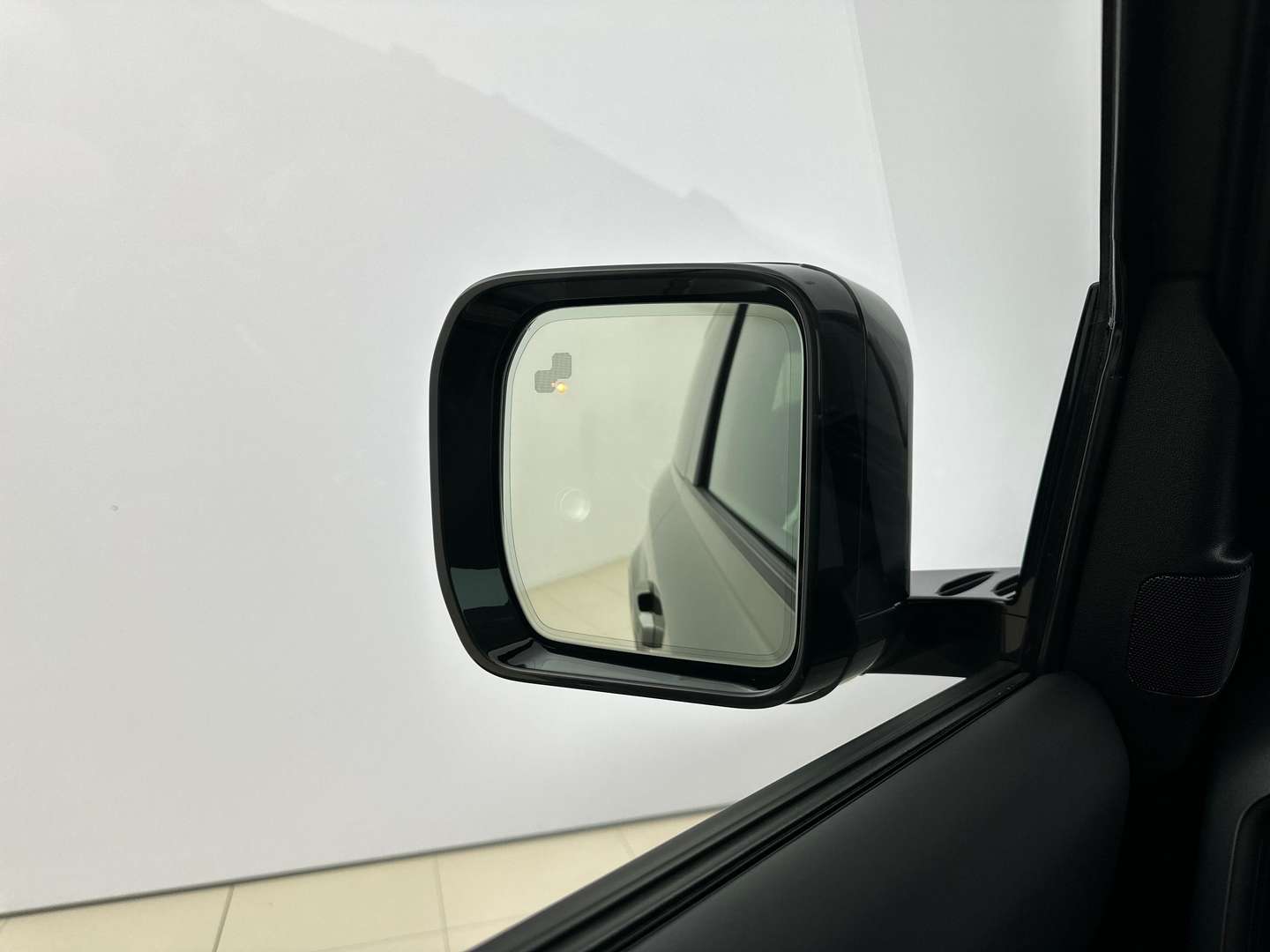 Land Rover Defender 90 D250 X-Dynamic SE AWD Auto - 2025 - Joinsteer - #15