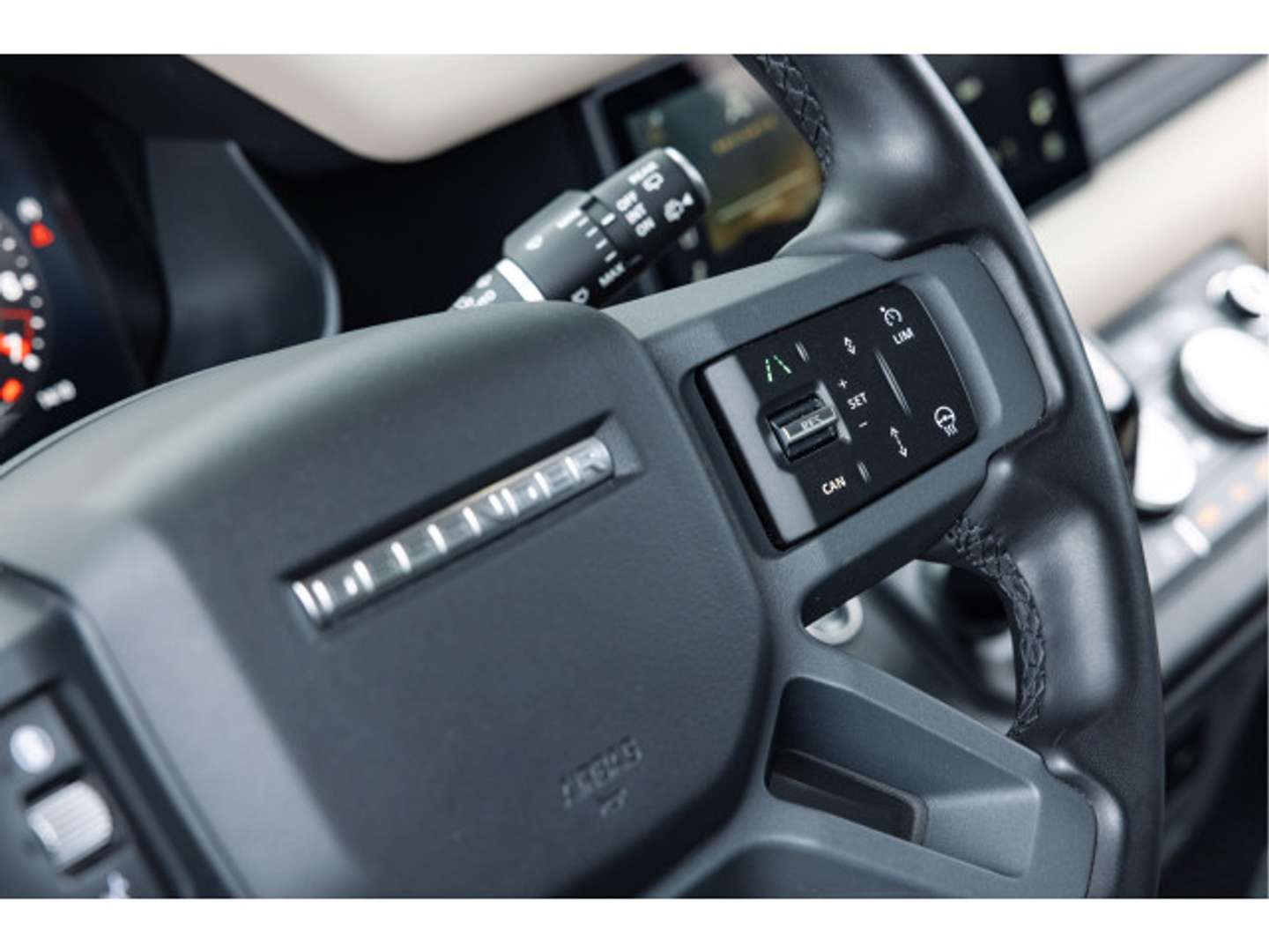 Land Rover Defender 90 X-Dynamic SE P400 - 2023 - Joinsteer - #25