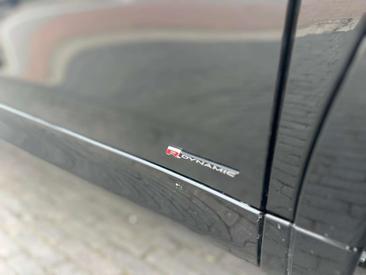 Land Rover Discovery Sport P300e Dynamic SE — photo 11