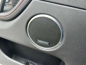 Land Rover Discovery Sport P300e Dynamic SE — photo 12