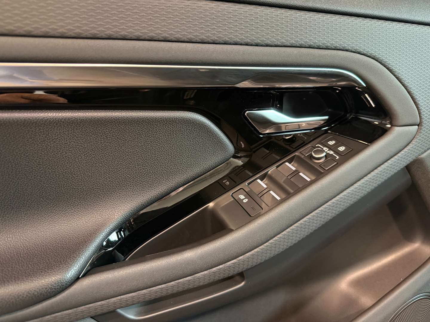 Land Rover Discovery Sport R-Dynamic Plug In Hybrid - 2023 - Joinsteer - #20