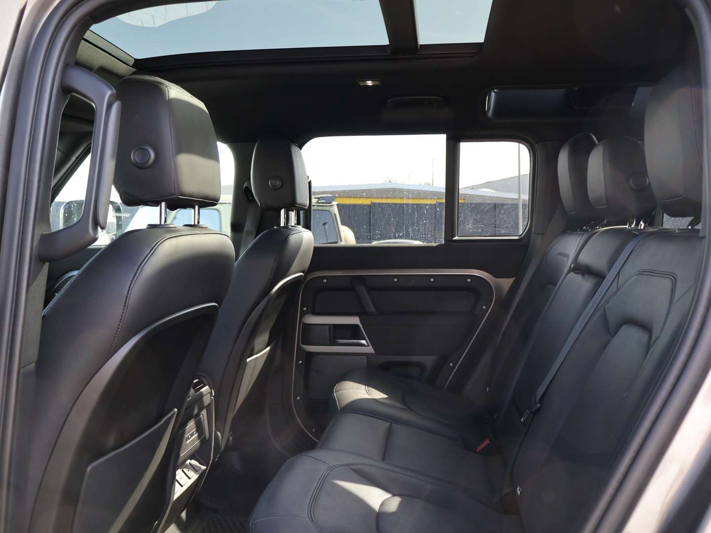 Land Rover Defender 110 D250 SE - 2022 - Joinsteer - #18