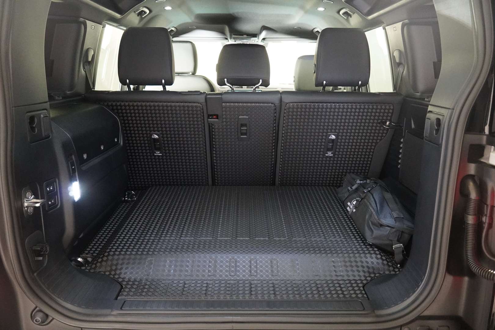 Land Rover Defender 110 2.0 PHEV X Dyn SE - 2026 - Joinsteer - #10