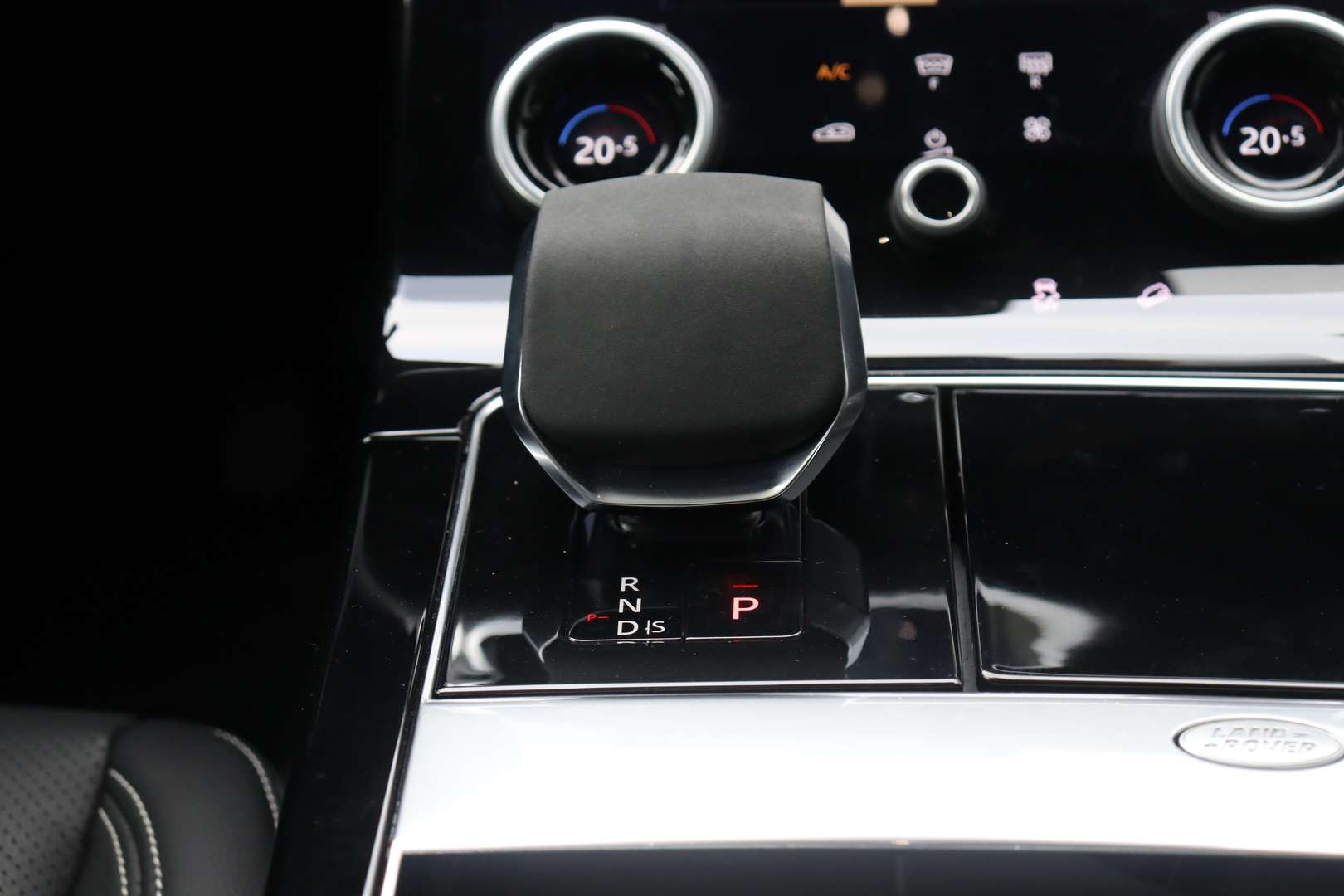 Land Rover Range Rover Velar 2.0 P400e 404PK S AUTOMAAT / NAVI / LEDER / CLIMA - 2023 - Joinsteer - #45