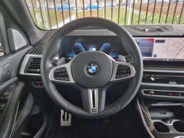 BMW X7 M M60i XDrive — photo 9