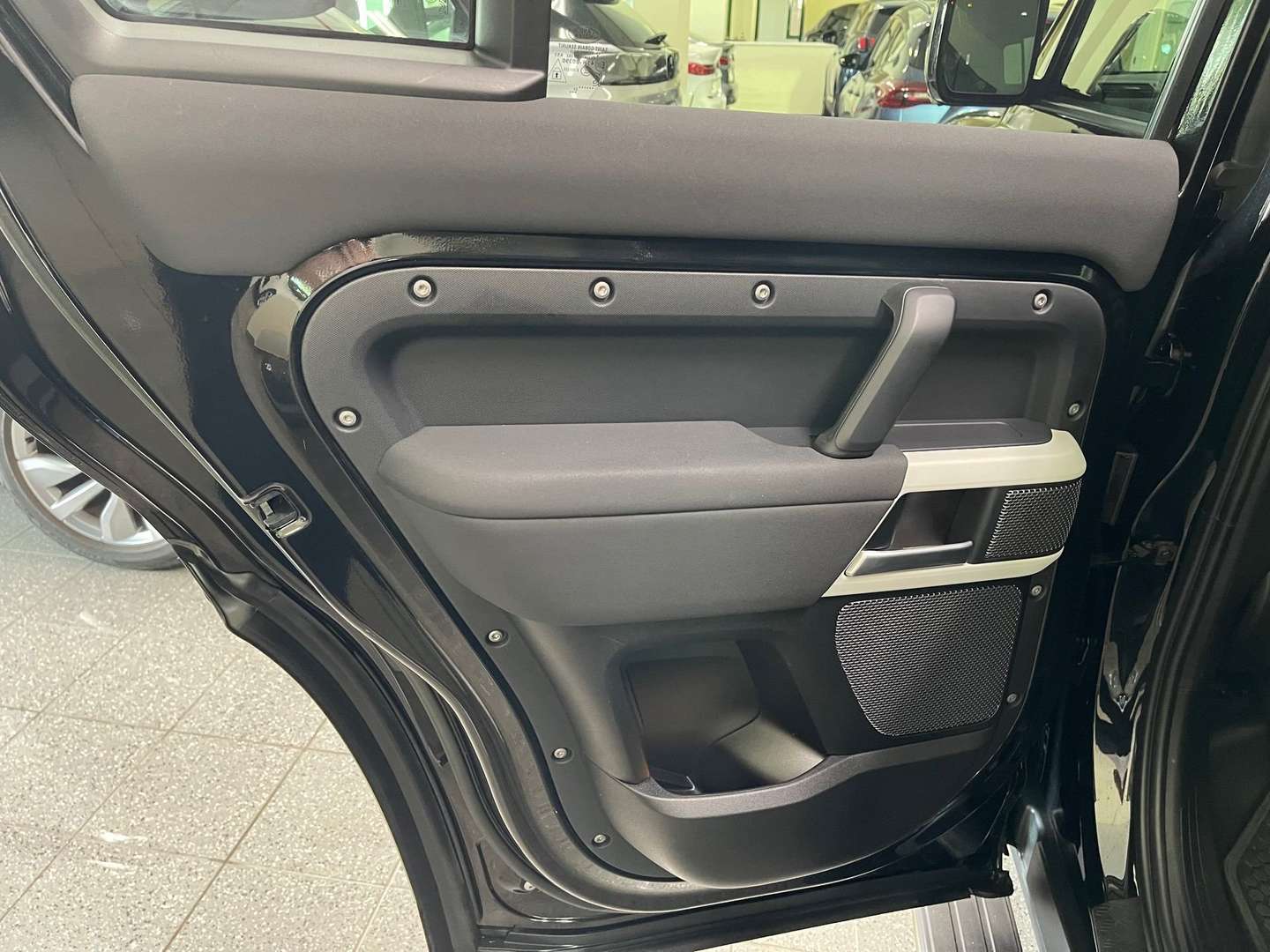 Land Rover Defender 110 D200 SE - 2023 - Joinsteer - #8