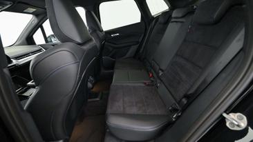 BMW 218d — photo 20