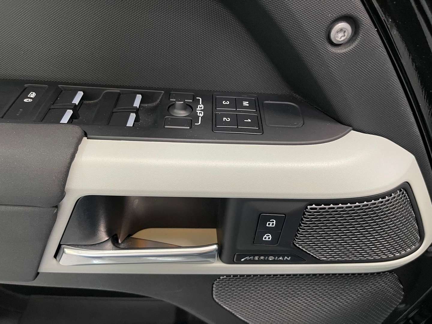Land Rover Defender 110 D200 SE - 2023 - Joinsteer - #12