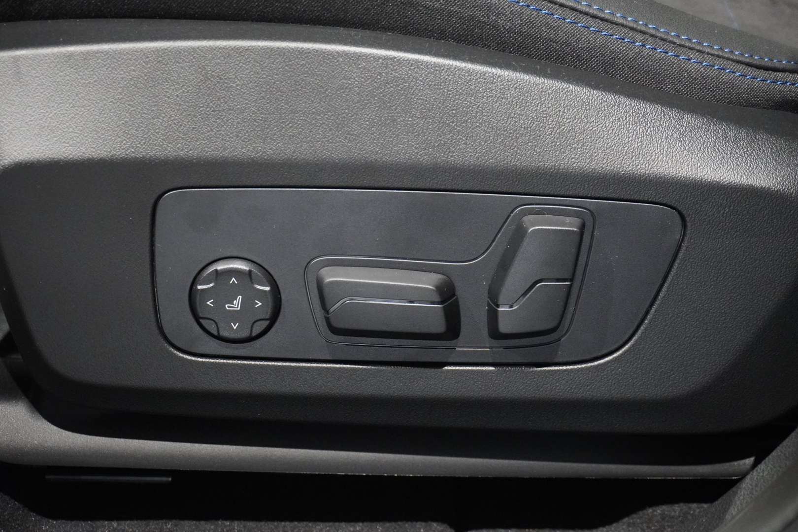 BMW IX1 EDrive20 - 2026 - Joinsteer - #23