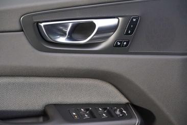Volvo XC60 B4 R-Design — photo 7