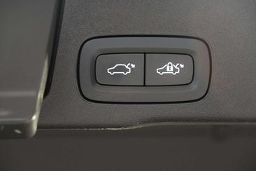 Volvo XC60 B4 R-Design — photo 20