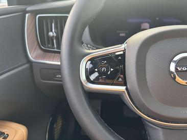 Volvo XC60 T6 Recharge Core — photo 7