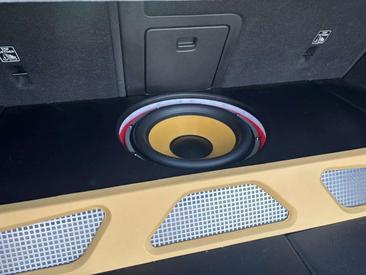 Volvo XC60 T6 Recharge Core — photo 16