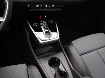 Audi Q4 E-tron Advanced 40 TFSI — photo 16