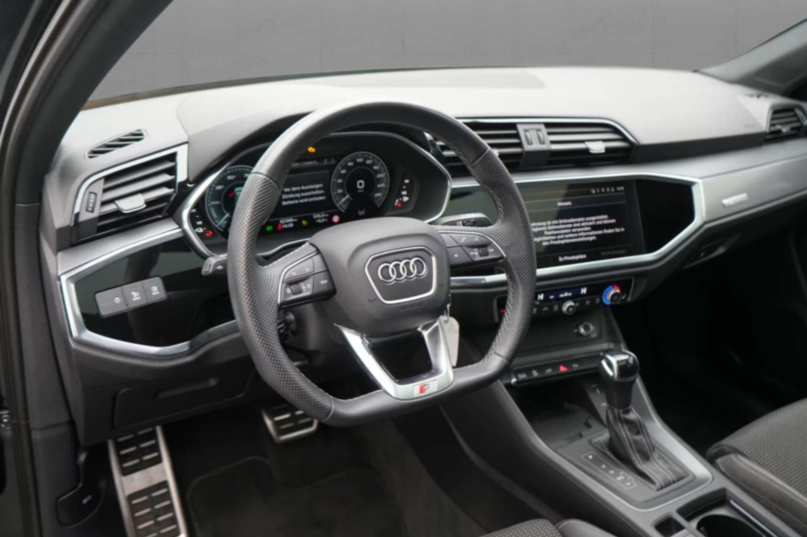 Audi Q3 S Line Edition 45 TFSI E - 2022 - Joinsteer - #4