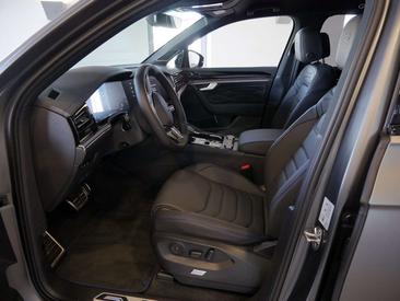 Volkswagen Touareg EHybrid 4Motion R — photo 16