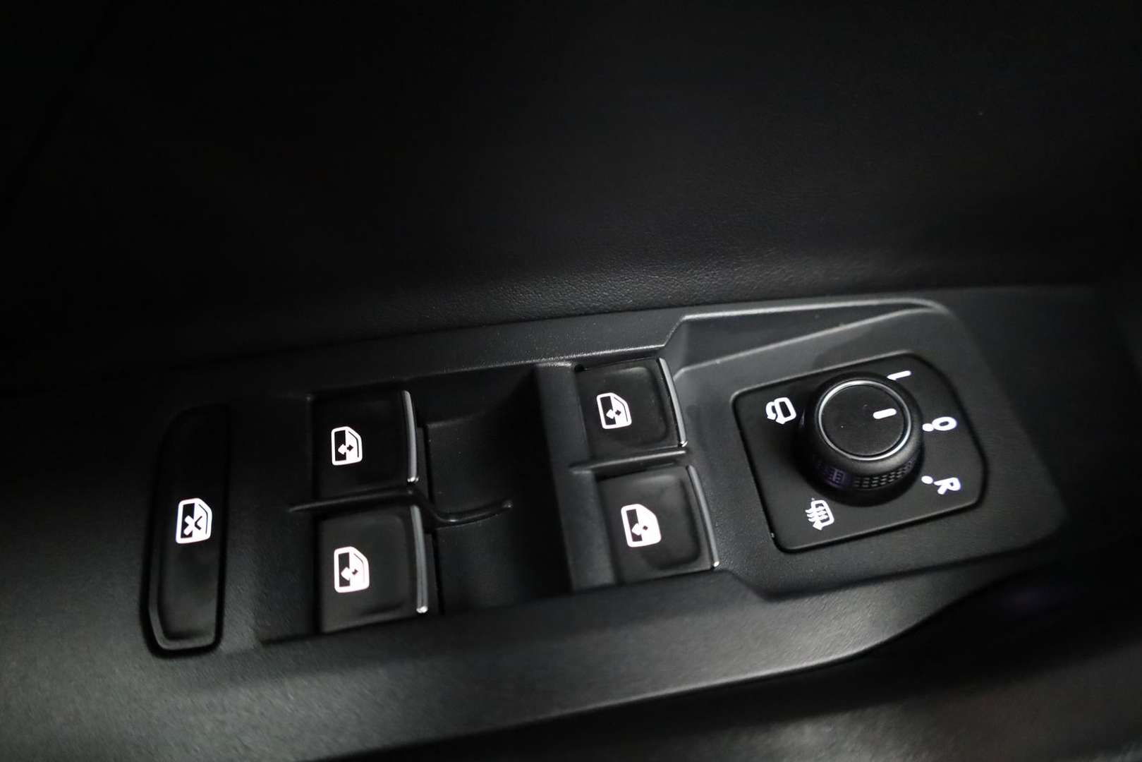 Volkswagen T-CROSS R-Line - 2026 - Joinsteer - #9