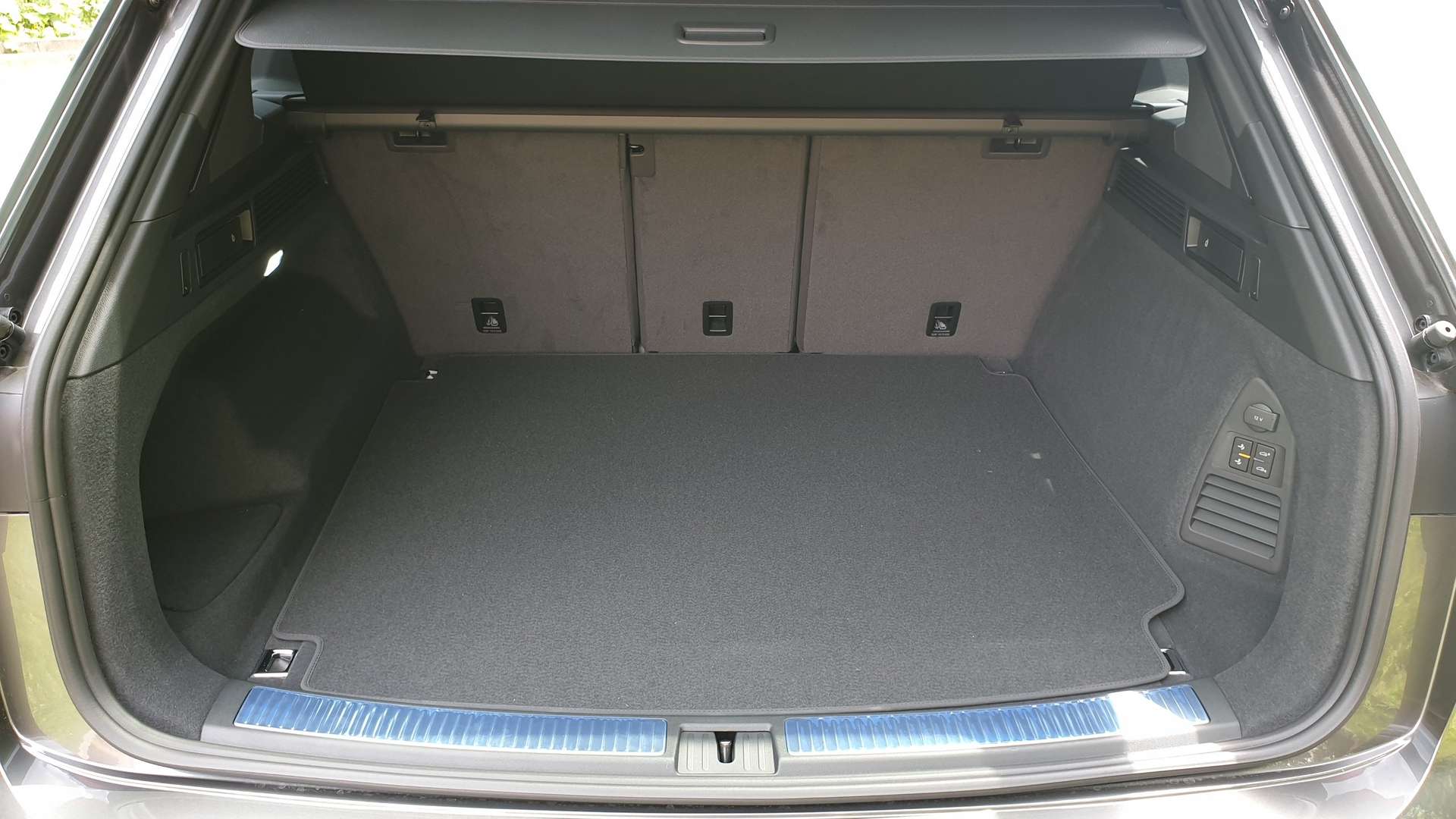 Volkswagen Touareg Final Edition R-Line - 2026 - Joinsteer - #17